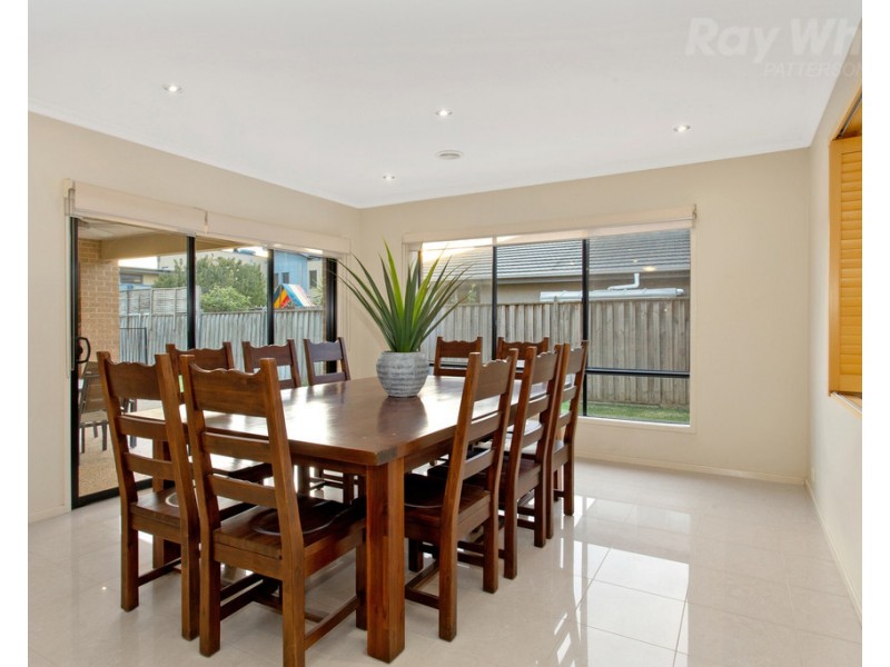 22 Island Point Drive, Waterways VIC 3195