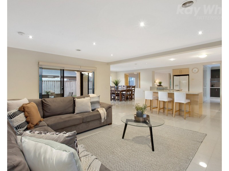 22 Island Point Drive, Waterways VIC 3195