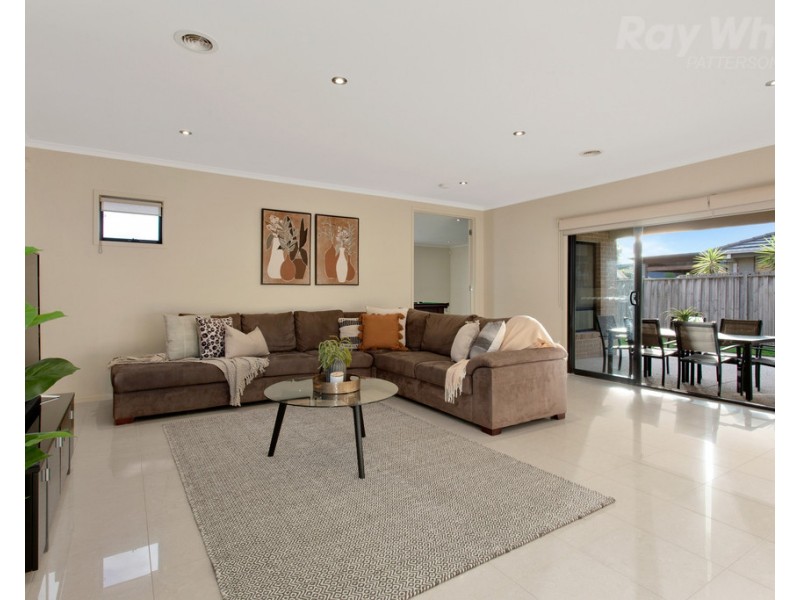 22 Island Point Drive, Waterways VIC 3195