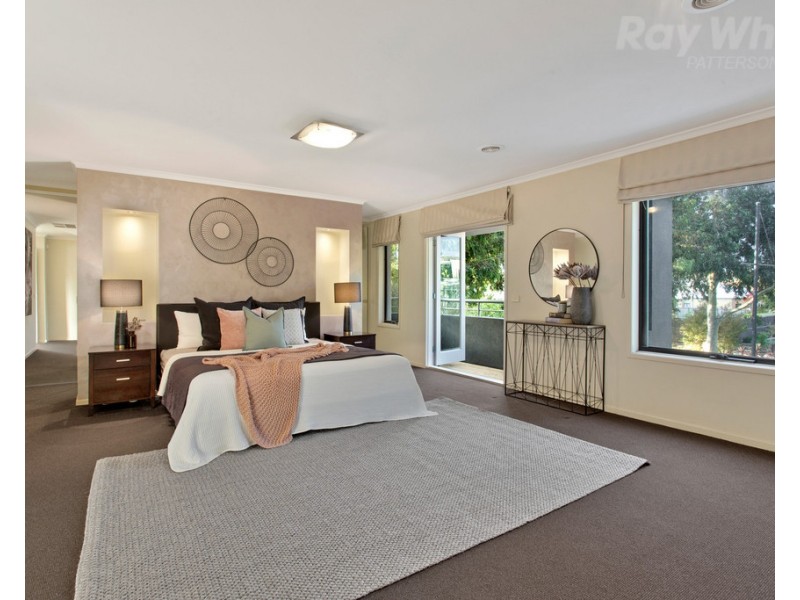 22 Island Point Drive, Waterways VIC 3195