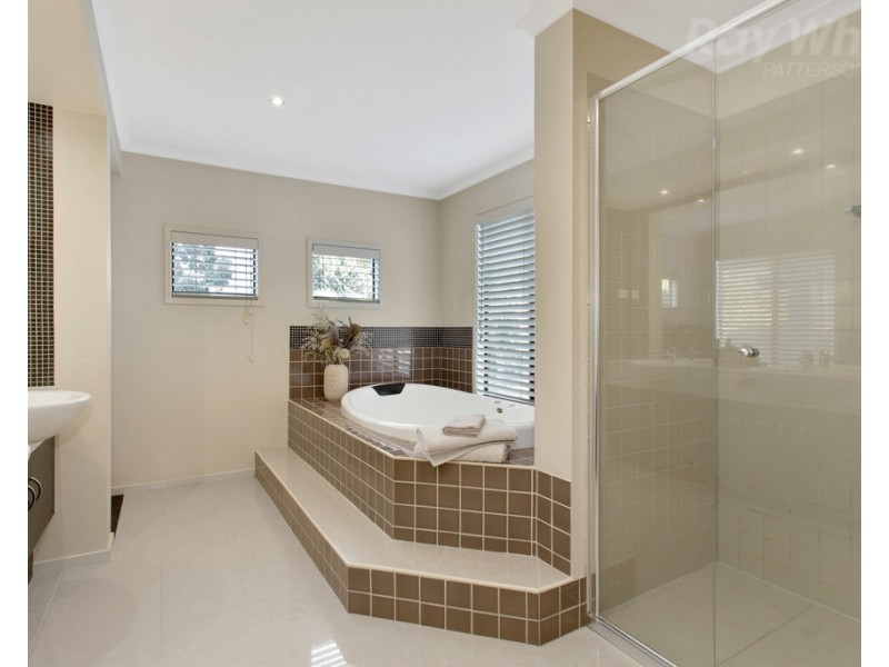 22 Island Point Drive, Waterways VIC 3195