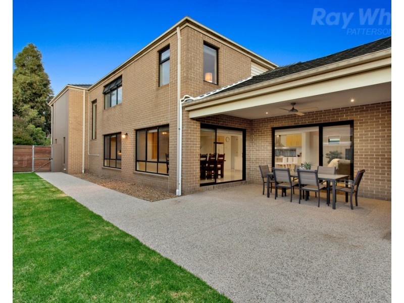 22 Island Point Drive, Waterways VIC 3195