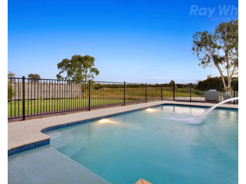 22 Island Point Drive, Waterways VIC 3195