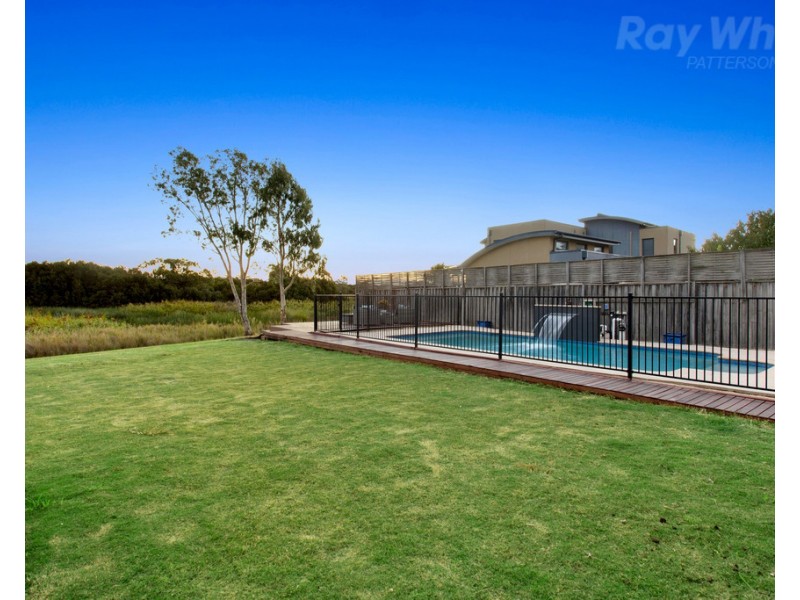 22 Island Point Drive, Waterways VIC 3195