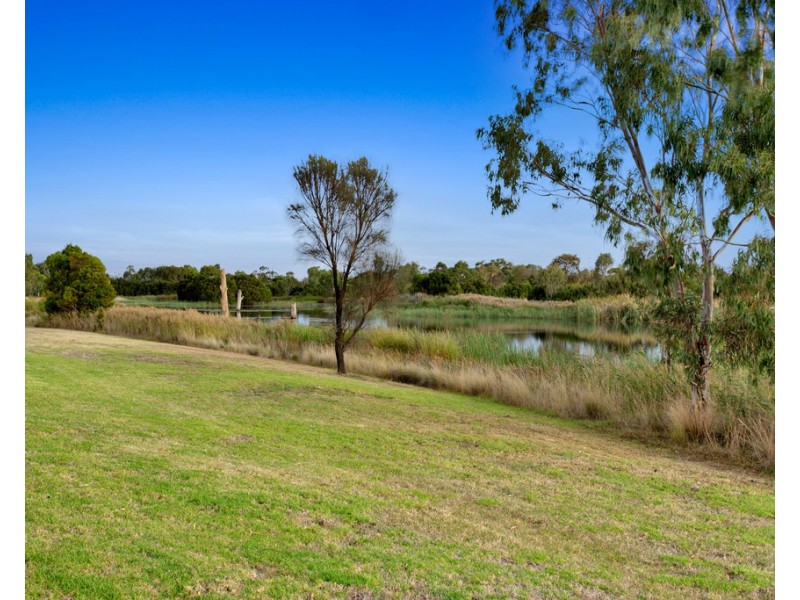 22 Island Point Drive, Waterways VIC 3195