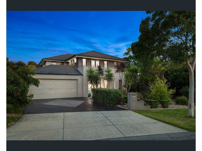 2 Deepwater Drive, Waterways VIC 3195