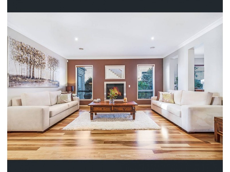 2 Deepwater Drive, Waterways VIC 3195