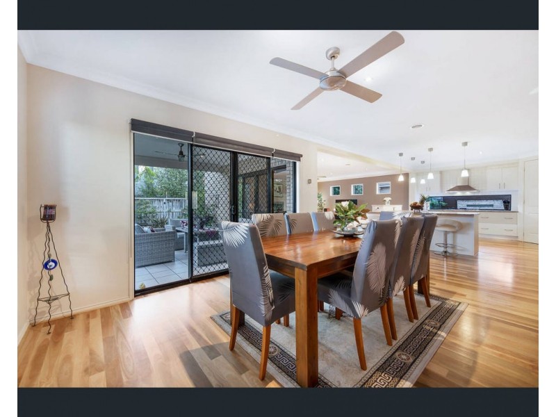 2 Deepwater Drive, Waterways VIC 3195