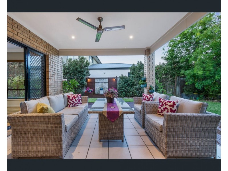 2 Deepwater Drive, Waterways VIC 3195