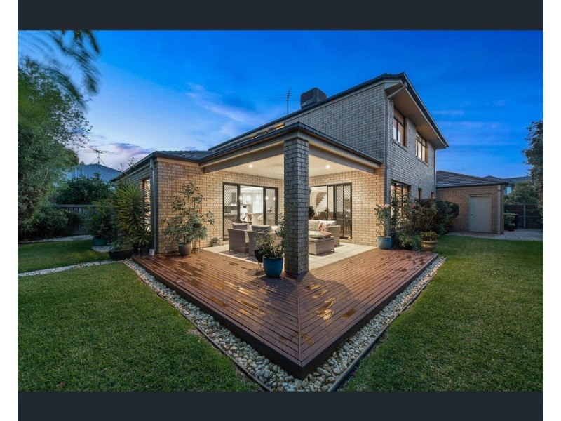 2 Deepwater Drive, Waterways VIC 3195