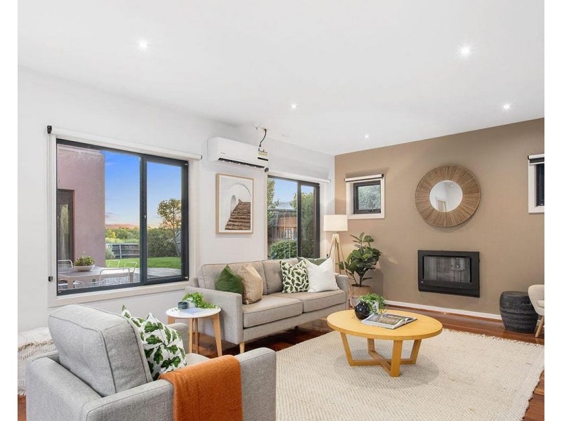 12 Island Point Avenue, Waterways VIC 3195