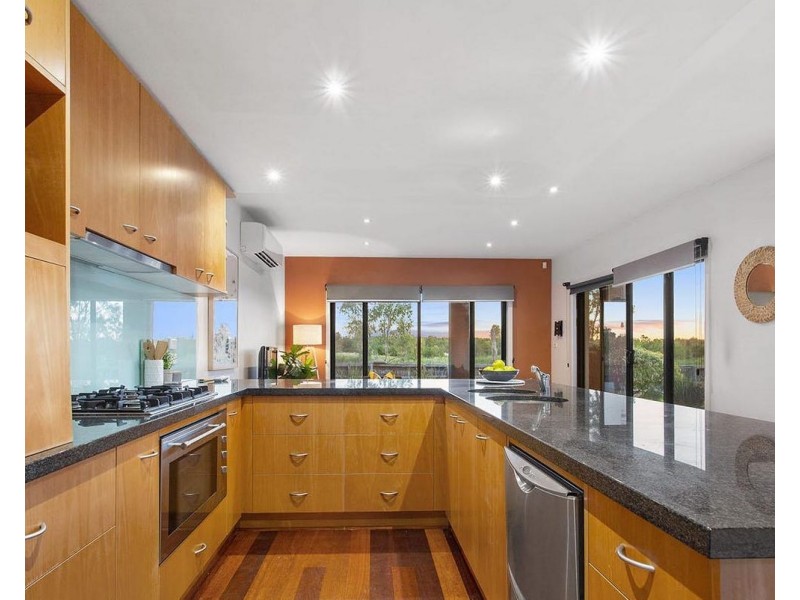 12 Island Point Avenue, Waterways VIC 3195