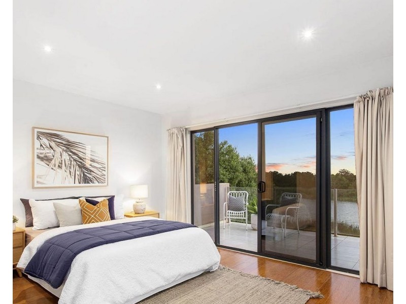 12 Island Point Avenue, Waterways VIC 3195