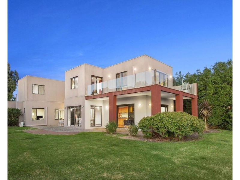 12 Island Point Avenue, Waterways VIC 3195