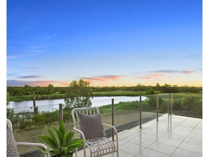 12 Island Point Avenue, Waterways VIC 3195