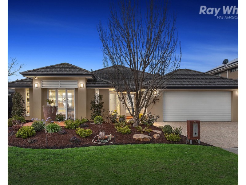 9 Waterlily Court, Waterways VIC 3195