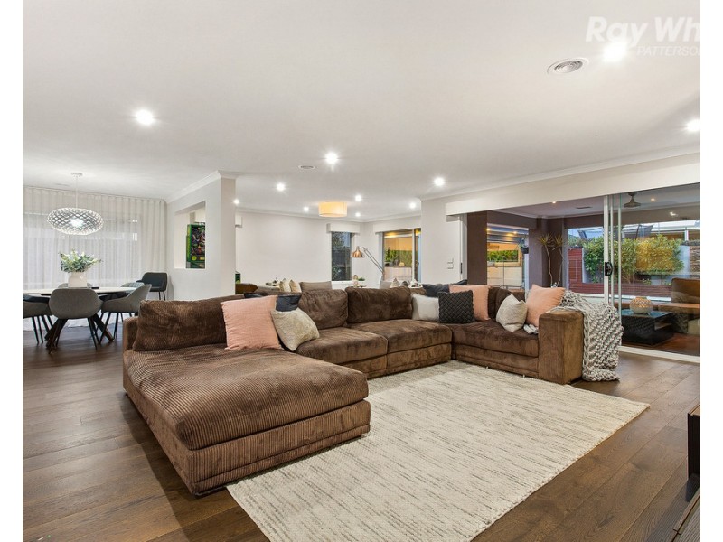 9 Waterlily Court, Waterways VIC 3195