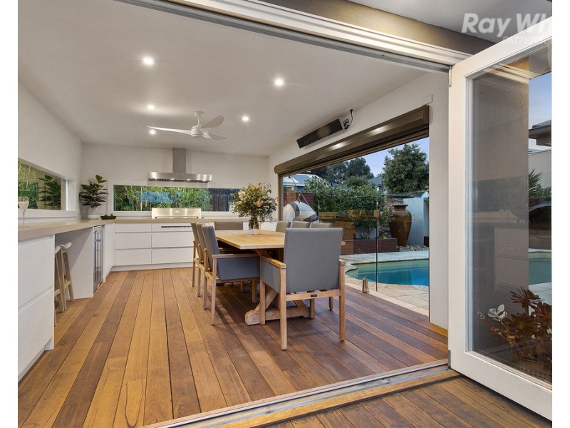 9 Waterlily Court, Waterways VIC 3195