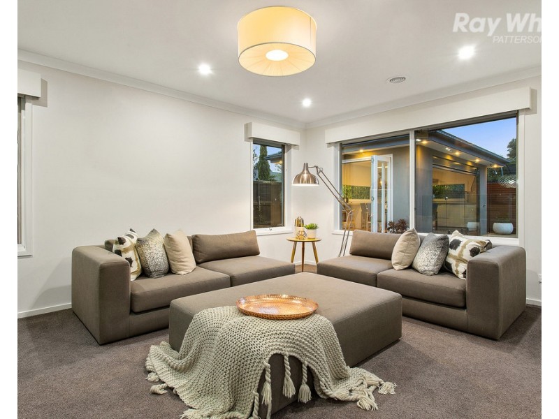 9 Waterlily Court, Waterways VIC 3195