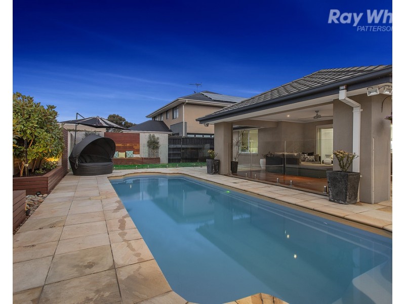 9 Waterlily Court, Waterways VIC 3195