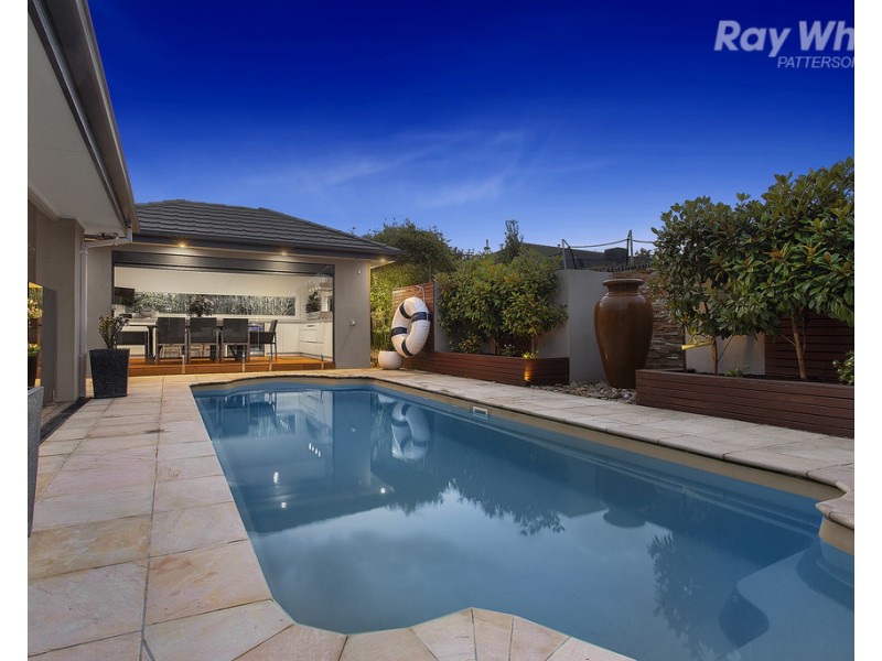 9 Waterlily Court, Waterways VIC 3195