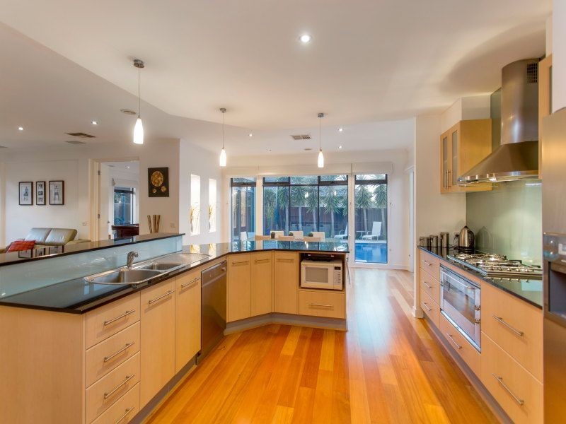 21 Island Point Avenue, Waterways VIC 3195