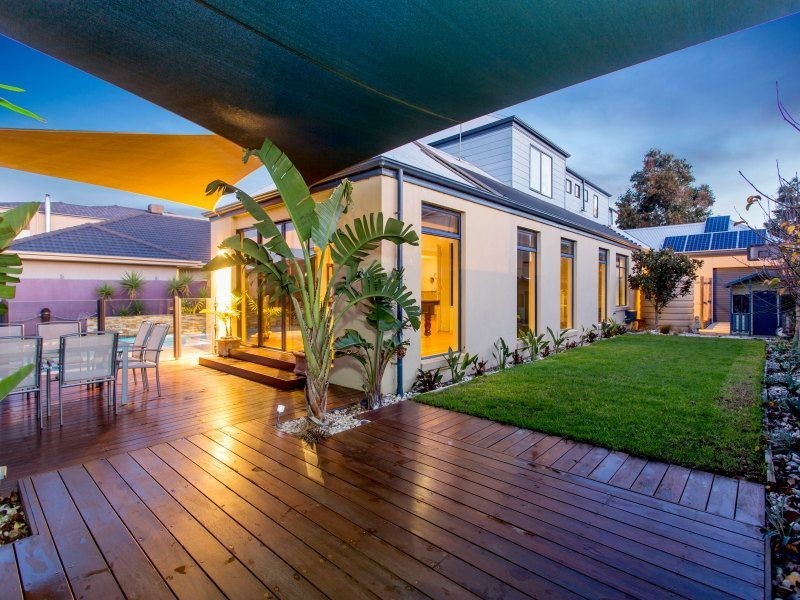 21 Island Point Avenue, Waterways VIC 3195