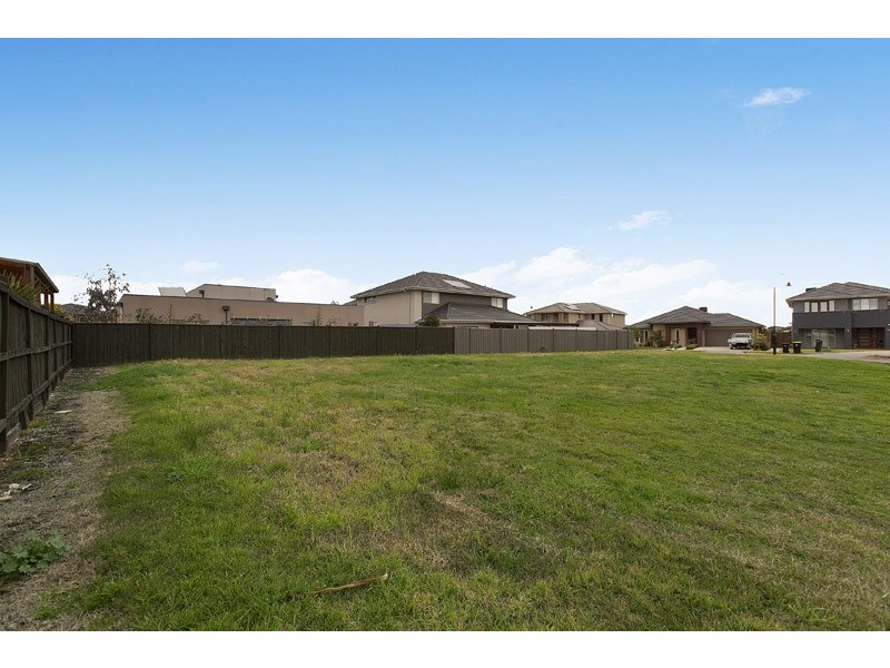 9 Portland Place, Waterways VIC 3195