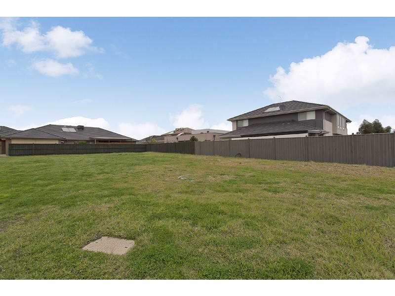 9 Portland Place, Waterways VIC 3195