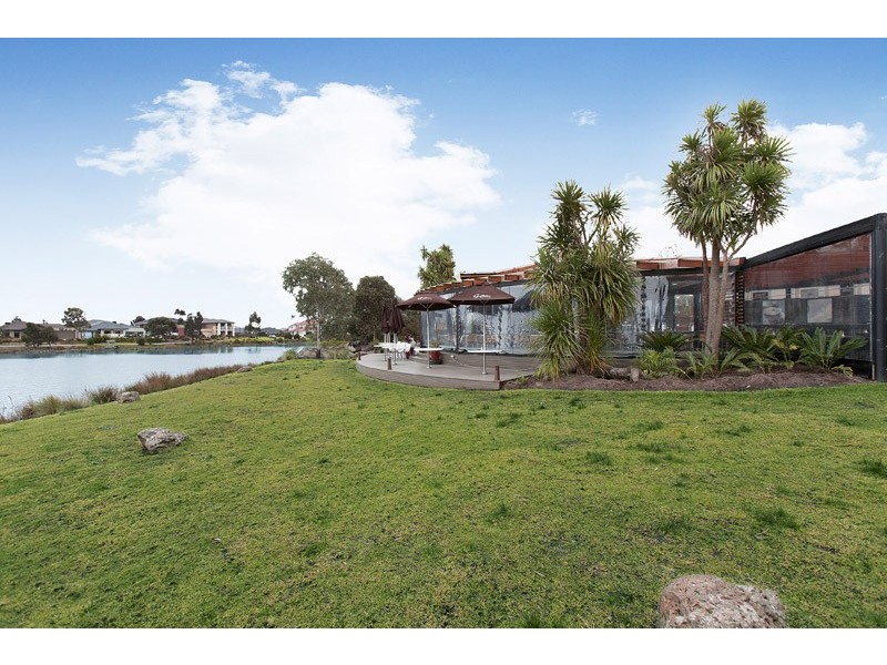 9 Portland Place, Waterways VIC 3195