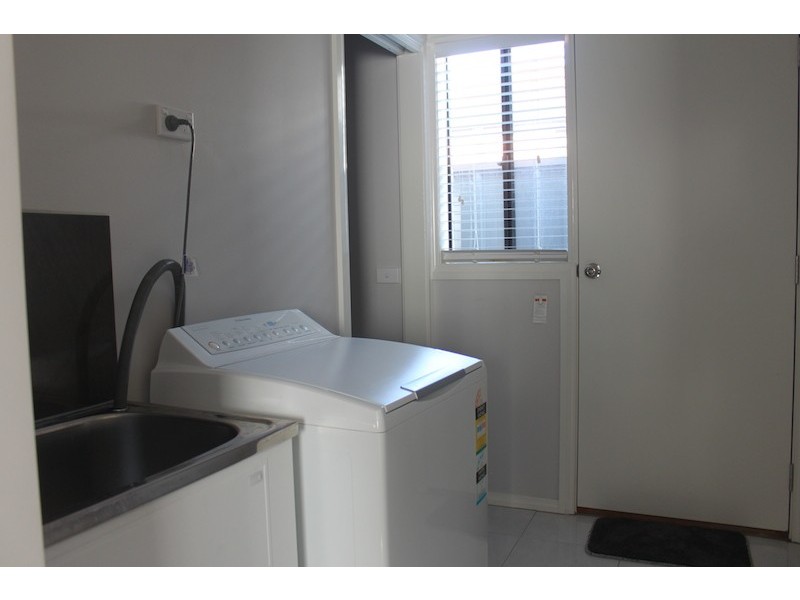 33 Fleuve Rise, Clyde North VIC 3978