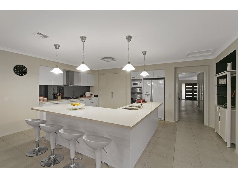 5 Fountain Court, Waterways VIC 3195