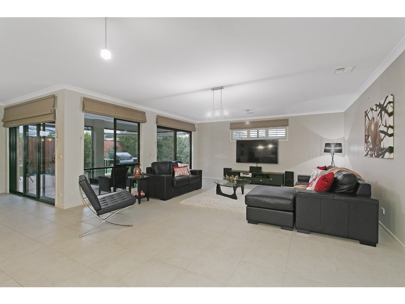 5 Fountain Court, Waterways VIC 3195