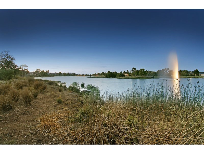 5 Fountain Court, Waterways VIC 3195