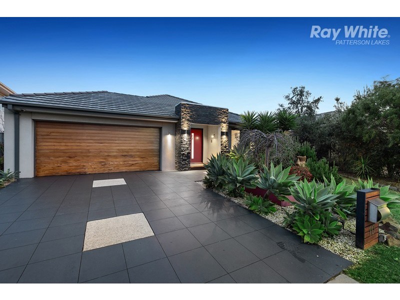 10 Binglebay Avenue, Waterways VIC 3195