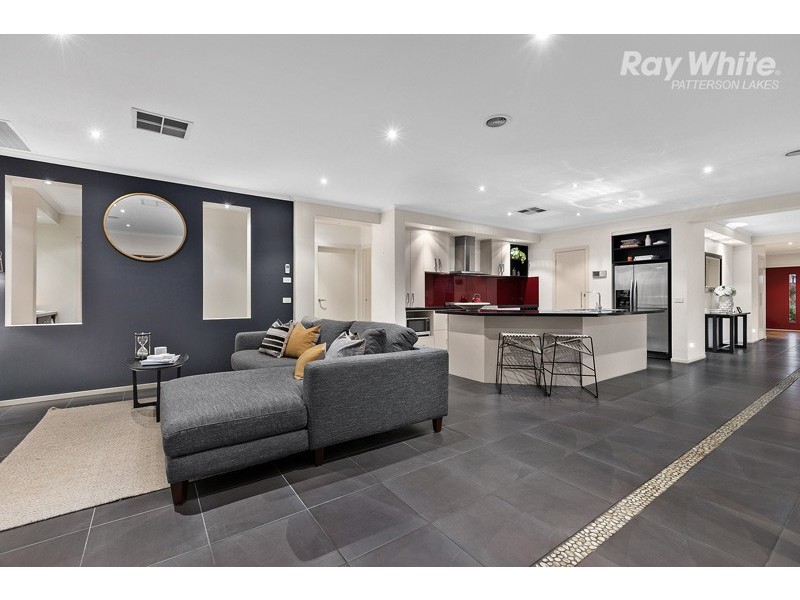 10 Binglebay Avenue, Waterways VIC 3195