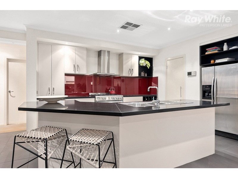 10 Binglebay Avenue, Waterways VIC 3195