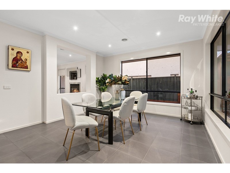 10 Binglebay Avenue, Waterways VIC 3195