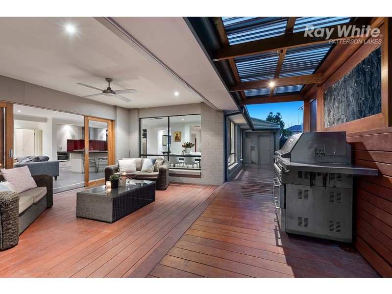 10 Binglebay Avenue, Waterways VIC 3195