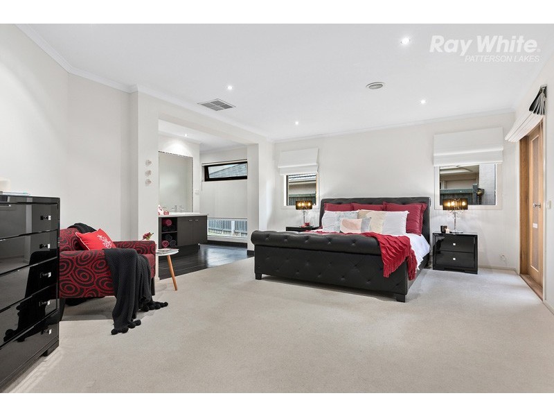 10 Binglebay Avenue, Waterways VIC 3195