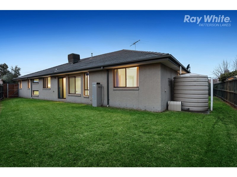 10 Binglebay Avenue, Waterways VIC 3195