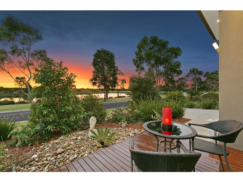 14 Macquarie Circle, Waterways VIC 3195
