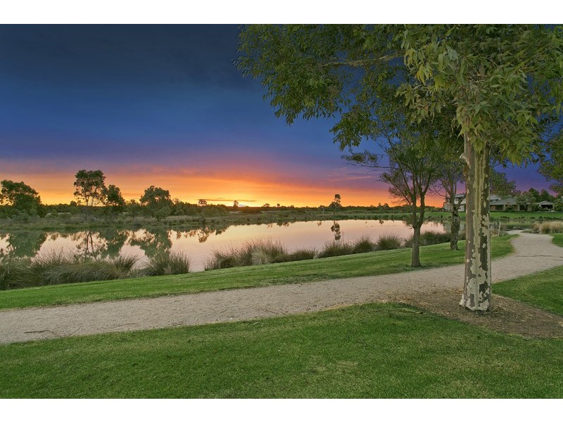 14 Macquarie Circle, Waterways VIC 3195