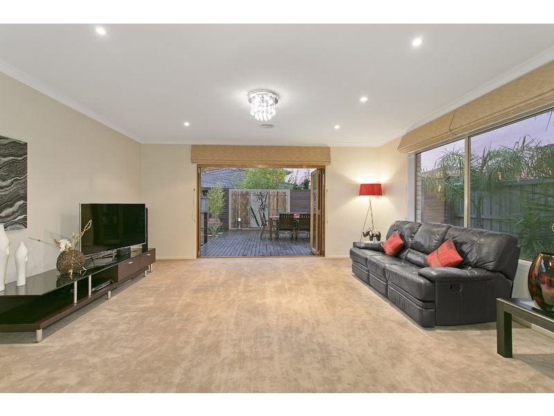 14 Macquarie Circle, Waterways VIC 3195