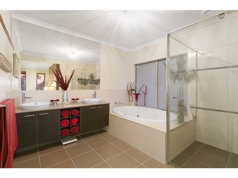 14 Macquarie Circle, Waterways VIC 3195