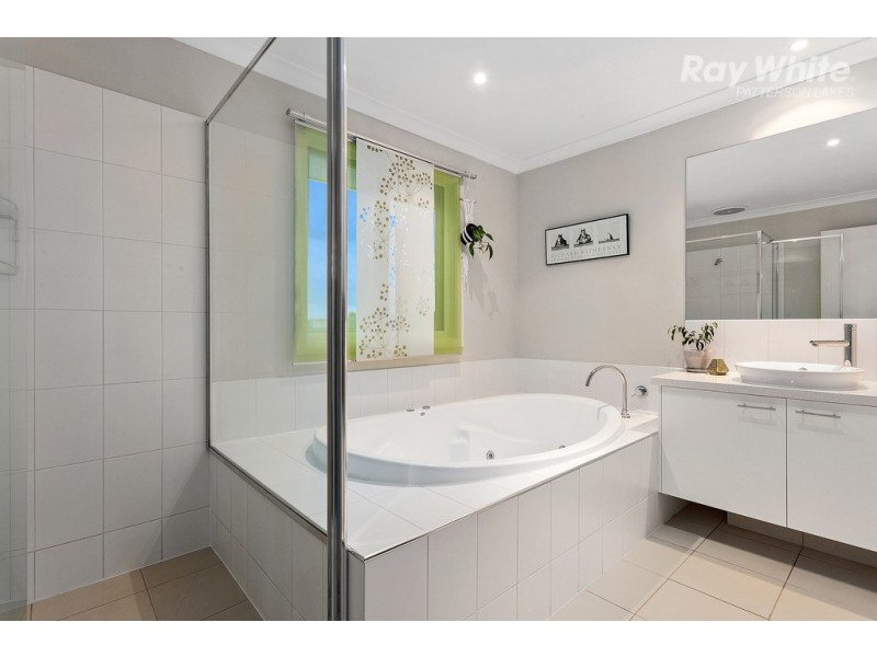 1 Lorikeet Lane, Waterways VIC 3195