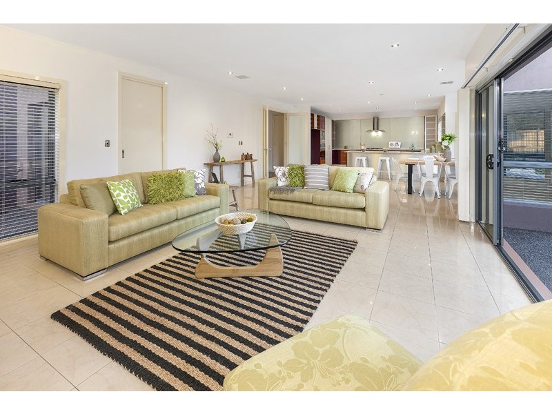 8 The Waterways Blvd, Waterways VIC 3195