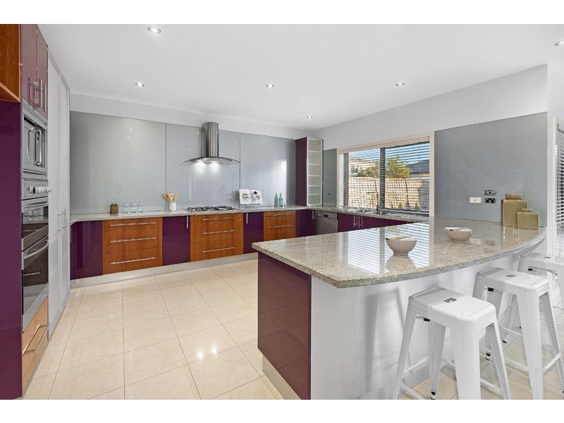 8 The Waterways Blvd, Waterways VIC 3195