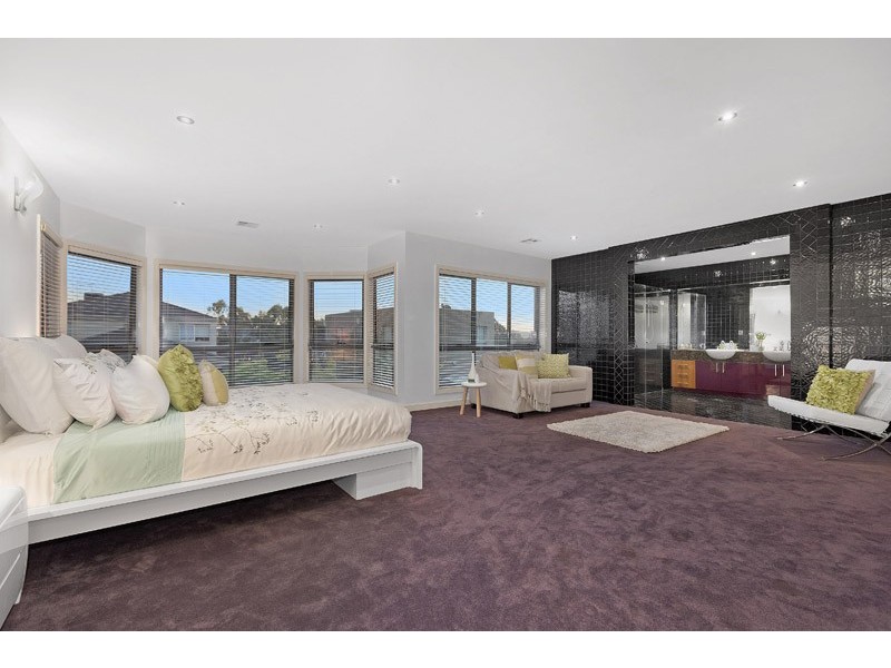 8 The Waterways Blvd, Waterways VIC 3195