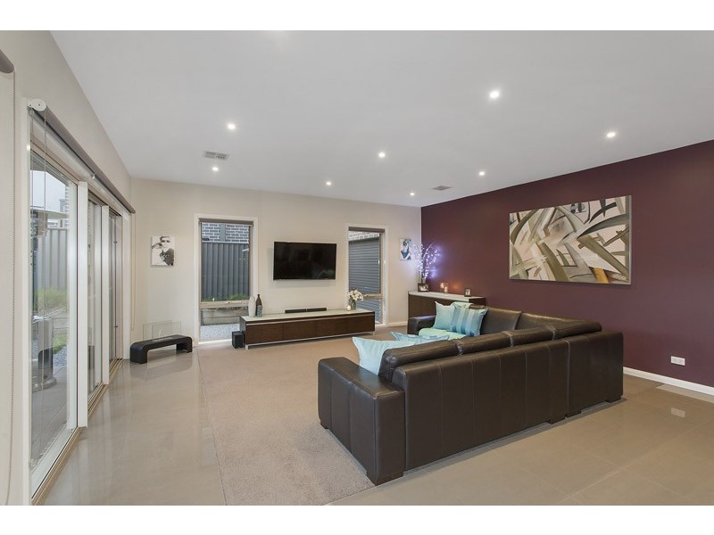 24 Riverside West, Patterson Lakes VIC 3197